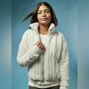 Athleta Willow Fleece in Natural, Size Medium, Soft & Warm, Cozycore, Snowbabe